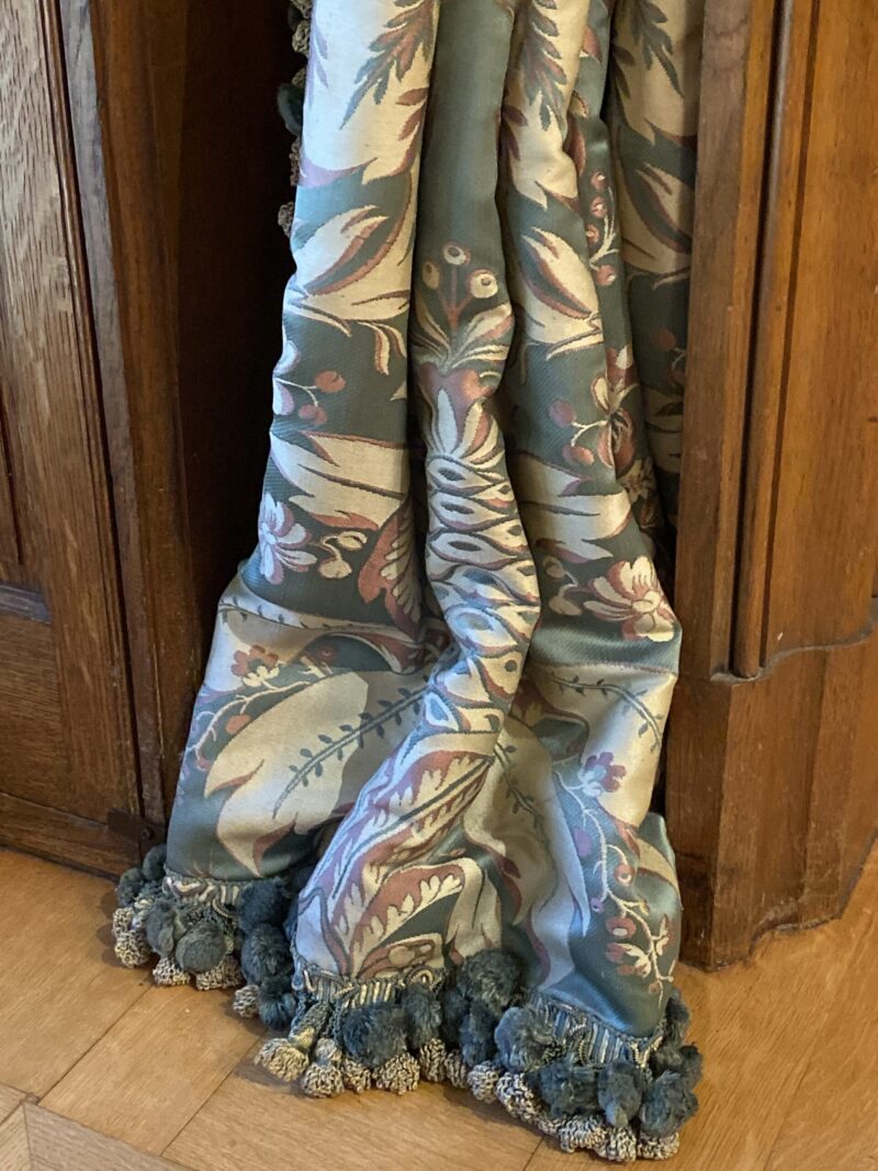 IMG_1066 0.6y Scalamandre “NATCHEZ” Silk Lampas, Ripe Peach and Cream, Salmon Pink & Off White Silver White 18th C MSRP00+/Y