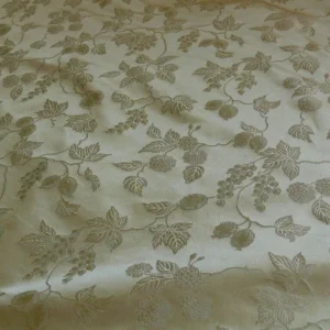 100% SILK DAMASK SUMMER BERRY VINE CREAM NIMBUS 100% SILK DAMASK SUMMER BERRY VINE CREAM NIMBUS
