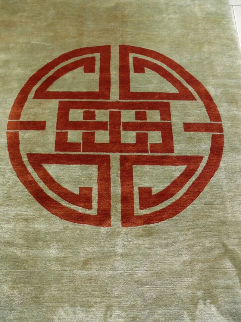100% Silk Oriental Rug HAND KNOTTED by Kravet MSRP25 100% Silk Oriental Rug HAND KNOTTED by Kravet MSRP$3325