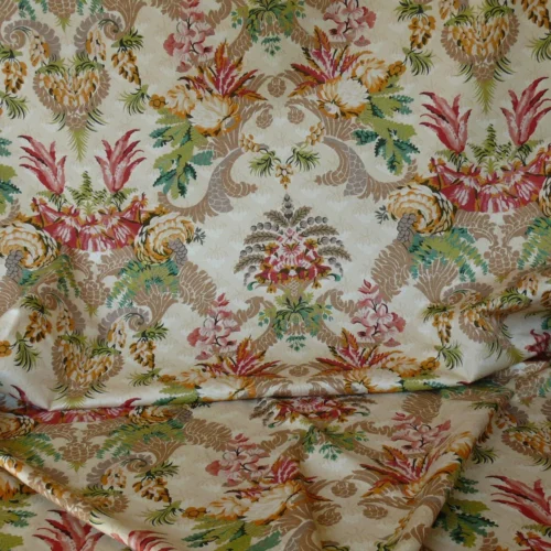 SCALAMANDRE DUCHESSA HAND PRINTED COTTON FLORAL PRINT CORAL & PL SCALAMANDRE DUCHESSA HAND PRINTED COTTON FLORAL PRINT CORAL & PL