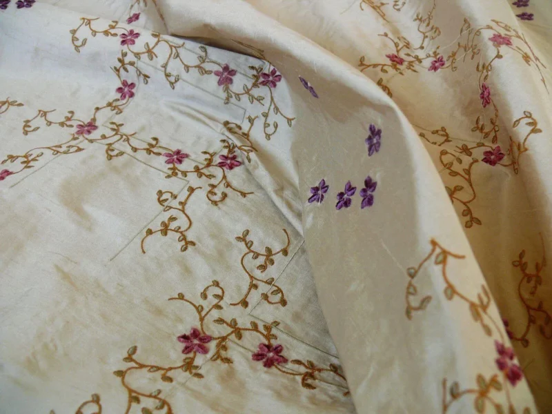 SCALAMANDRE OLD WORLD WEAVERS AMARESH EMBROIDERY SILK GOLD Clema SCALAMANDRE OLD WORLD WEAVERS AMARESH EMBROIDERY SILK GOLD Clema