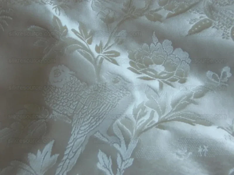 DSCF4924.jpg 100%silk Chinoisery Music Garden Toile "pearl" Pearly White Superb Quality
