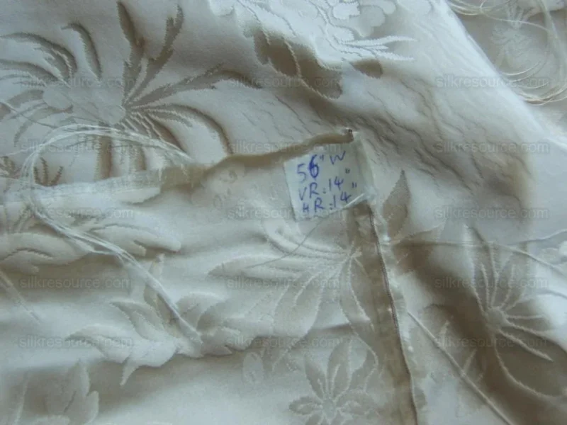 DSCF4926.jpg 100%silk Chinoisery Music Garden Toile "pearl" Pearly White Superb Quality