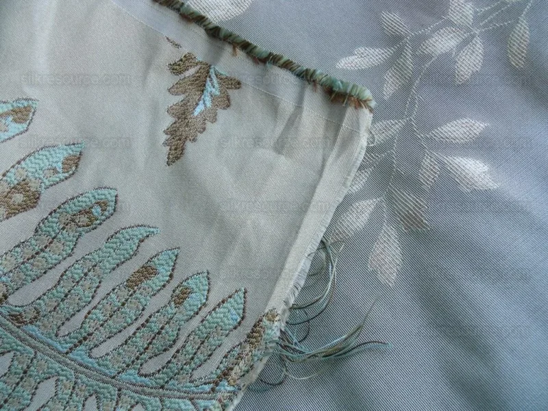 P1070096.jpg Lee Jofa/gp & J Baker "bakers Ferns" Aqua Icy Green MSRP USD 288/Y