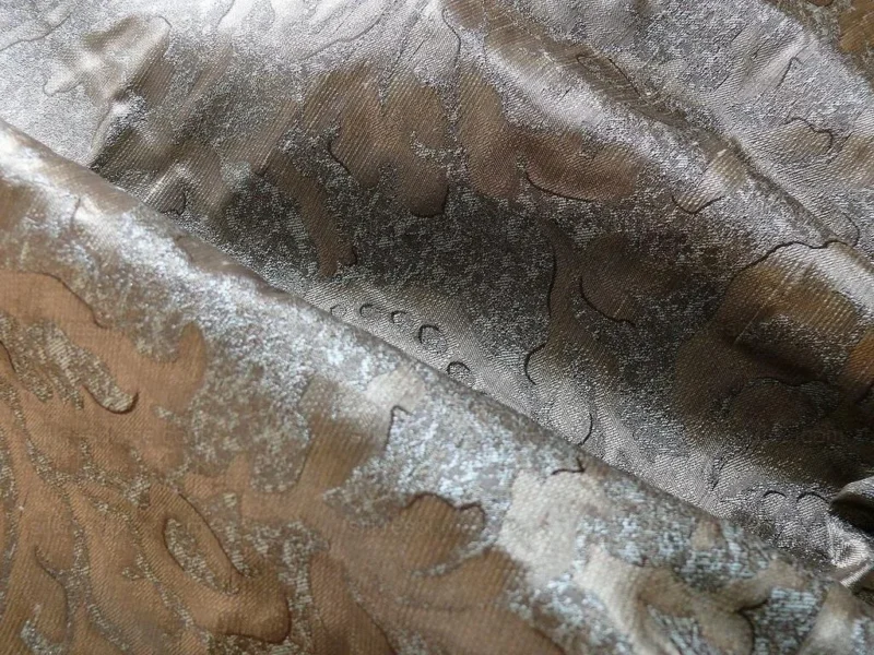 100% SILK JACQUARD PAPERCUT POM FLOWER "DECEMBER" SILVER 100% SILK JACQUARD PAPERCUT POM FLOWER "DECEMBER" SILVER