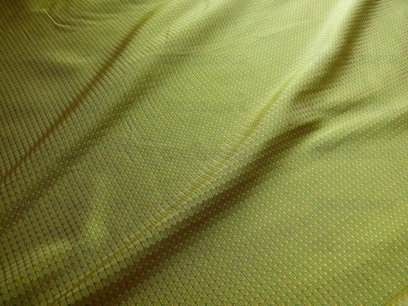 100% SILK JACQUARD DASHED SQUARE TEXTURE "PERIDOT" GREEN 100% SILK JACQUARD DASHED SQUARE TEXTURE "PERIDOT" GREEN