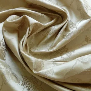 P1250001.jpg 100% Silk Damask Summer Berry on Vine Cream Nimbus Art Nouveau William Morris