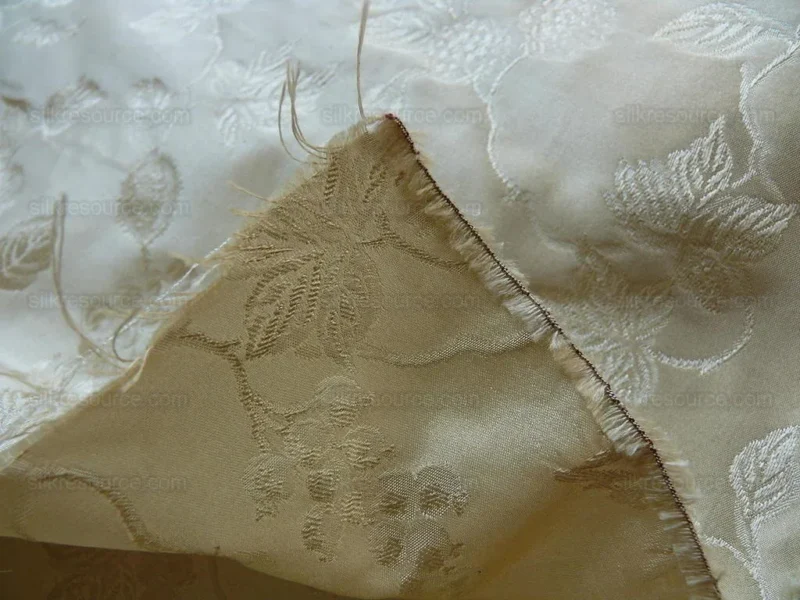 P1250002.jpg 100% Silk Damask Summer Berry on Vine Cream Nimbus Art Nouveau William Morris