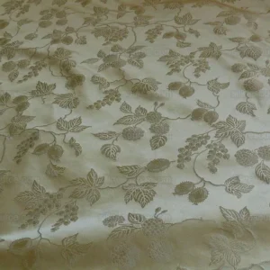 P1250004.jpg 100% Silk Damask Summer Berry on Vine Cream Nimbus Art Nouveau William Morris
