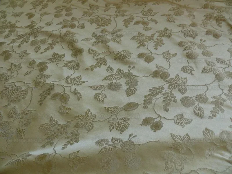 P1250004.jpg 100% Silk Damask Summer Berry on Vine Cream Nimbus Art Nouveau William Morris