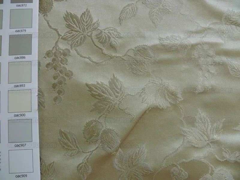 P1250005.jpg 100% Silk Damask Summer Berry on Vine Cream Nimbus Art Nouveau William Morris