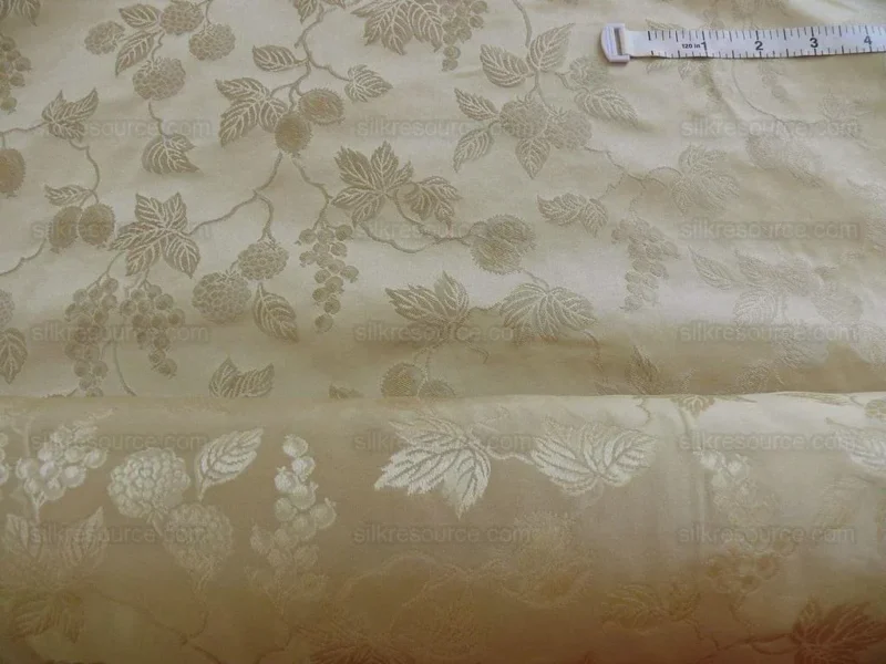 P1250006.jpg 100% Silk Damask Summer Berry on Vine Cream Nimbus Art Nouveau William Morris