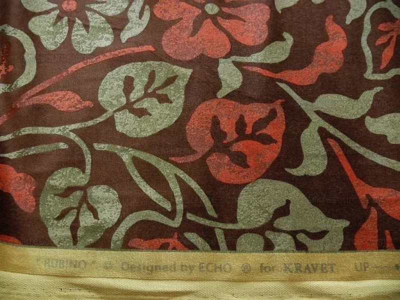 P1380650.jpg Kravet Rubino Italian Velvet Cabernet Chocolate Chilli Red Foliage Vine MSRP USD 330/Y