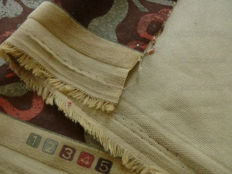 P1380651.jpg Kravet Rubino Italian Velvet Cabernet Chocolate Chilli Red Foliage Vine MSRP USD 330/Y