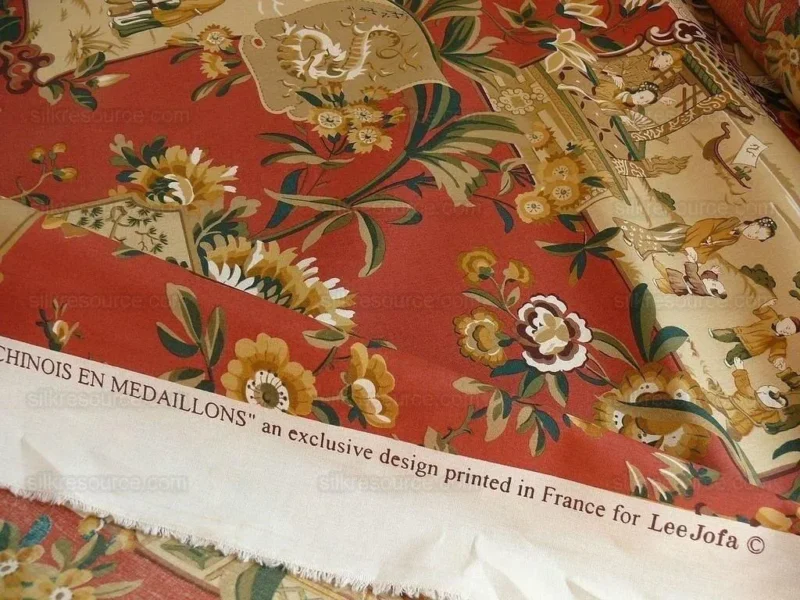 P1400226.jpg 1.25y Lee Jofa Chinois En Medaillons Chinese Scene Lacquer Red Gold Brown MSRP USD176/Y