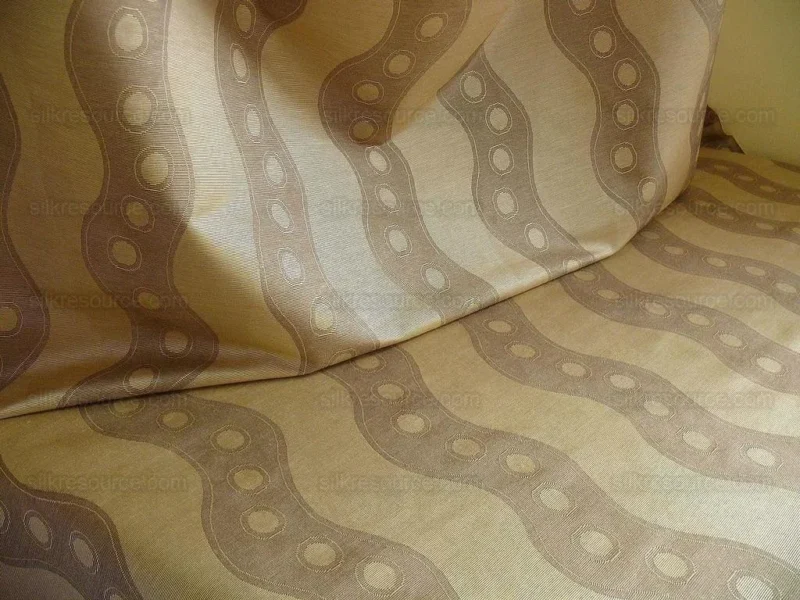 P1410509.jpg Lee Jofa Tivoli Moire River Curvy Stripe "taupe" Grey Silver