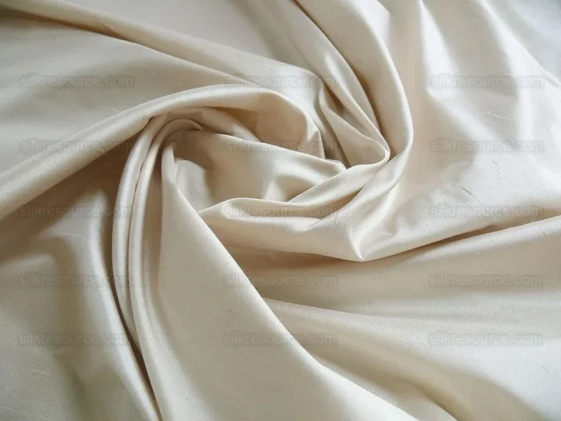 P1430193.jpg Scalamandre Antique Silk Taffeta, Cream Bty 99036-21