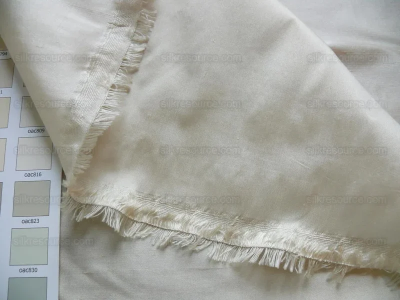 P1430195.jpg Scalamandre Antique Silk Taffeta, Cream Bty 99036-21