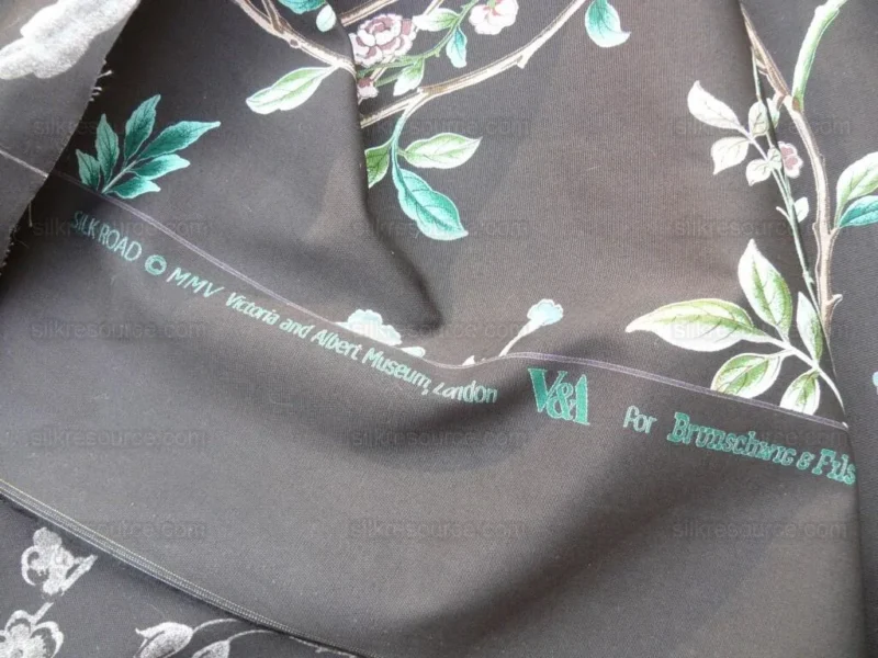 P1430902.jpg Brunchwig & Fils "silk Road" Chinoiserie Garden Bird & Trellis P