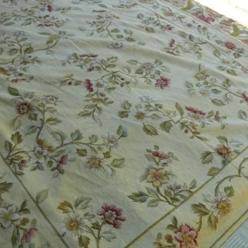 STARK HAND MADE NEEDLEPOINT 6'x9' FLOWER SPRIG BORDER on LT YW