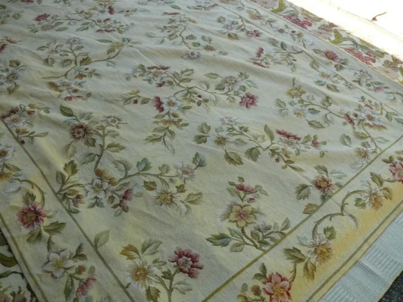 STARK HAND MADE NEEDLEPOINT 6'x9' FLOWER SPRIG BORDER on LT YW STARK HAND MADE NEEDLEPOINT 6'x9' FLOWER SPRIG BORDER on LT YW
