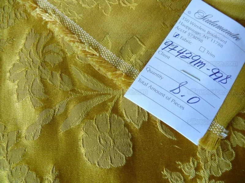 P1460297.jpg 1.3y Scalamandre Vanderbilt Silk/cotton Gold Roses Tulips