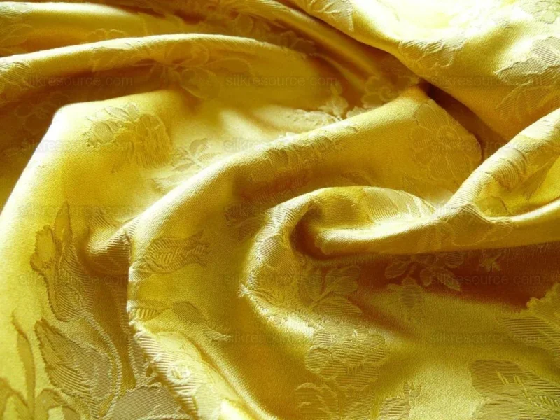 P1460300.jpg 1.3y Scalamandre Vanderbilt Silk/cotton Gold Roses Tulips