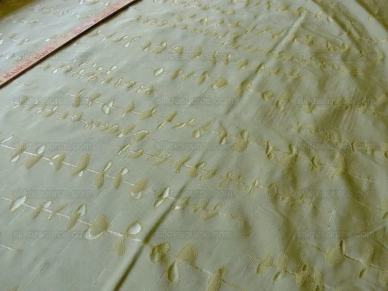 P1460342.jpg Beacon Hill "Sprouting" Vine Sprig Foliage Willow 100%silk Jacquard Pale Sage Spring Green MSRP USD 300/Y