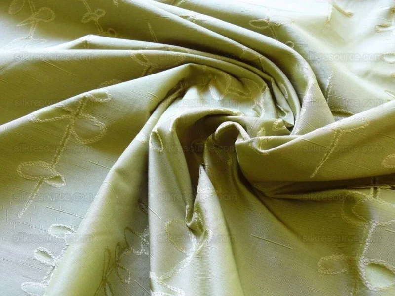 P1460343.jpg Beacon Hill "Sprouting" Vine Sprig Foliage Willow 100%silk Jacquard Pale Sage Spring Green MSRP USD 300/Y