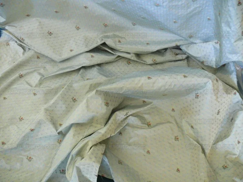 P1480319.jpg Lee Jofa Samantha Silk Petite Fluer Larkspur Blue Silk Taffeta M