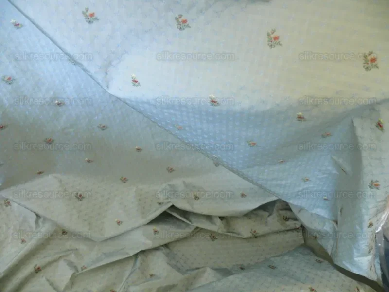 P1480320.jpg Lee Jofa Samantha Silk Petite Fluer Larkspur Blue Silk Taffeta M