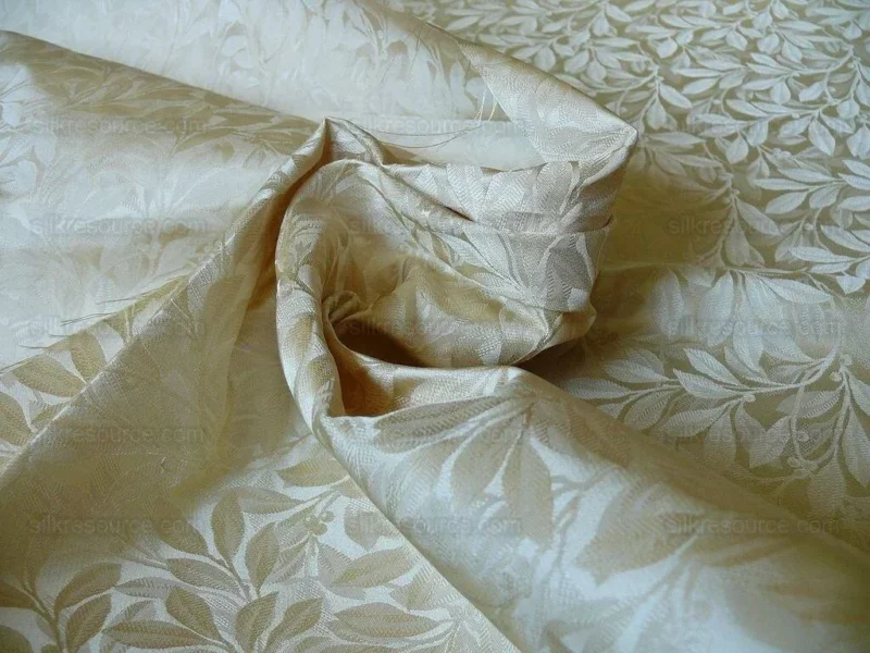 P1530337.jpg Duralee Silk Damask Foliage Berry Bush William Morris Willow Bough Silk Jarquard White Gold MSRP USD 200/Y