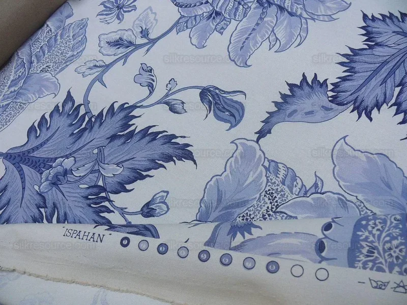 P1600178.jpg Scalamandre Gaston Y Daniela Paradise Horizon Blue Ispahan White Large Jacobean Persian Tulip Print  From Spain