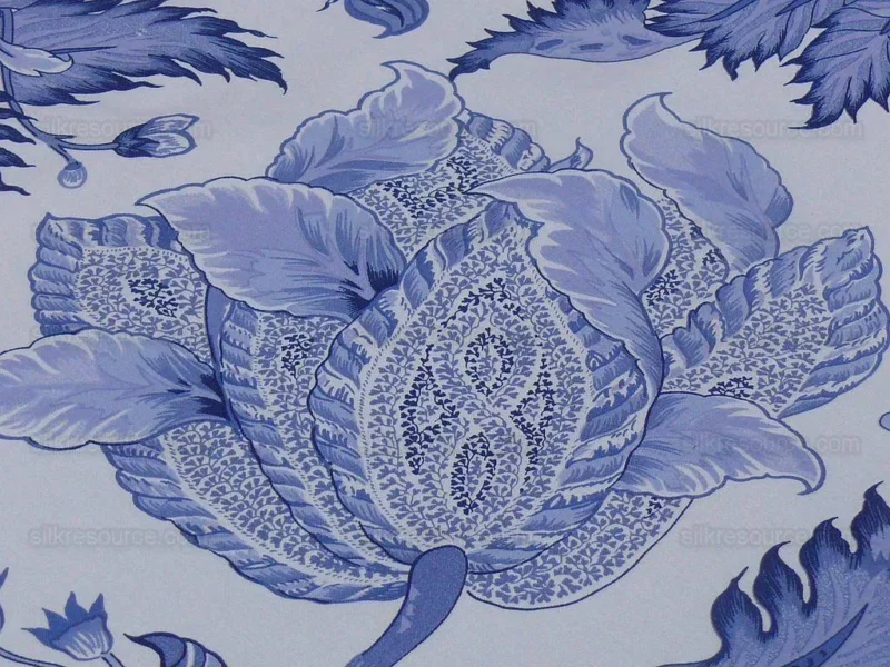 P1600182.jpg Scalamandre Gaston Y Daniela Paradise Horizon Blue Ispahan White Large Jacobean Persian Tulip Print  From Spain