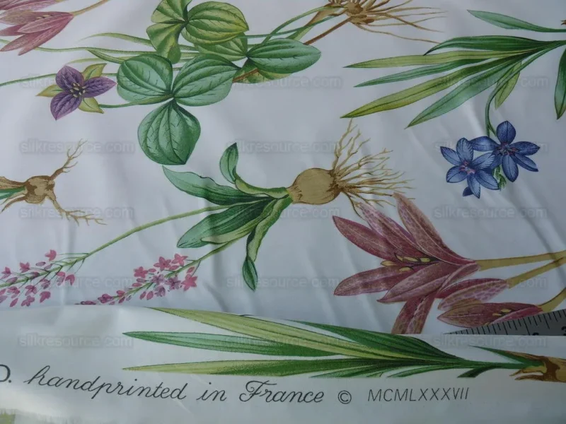 P1600940.jpg 2.25y Scalamandre Les Fleurs Flower Gardens Gw-white MSRP