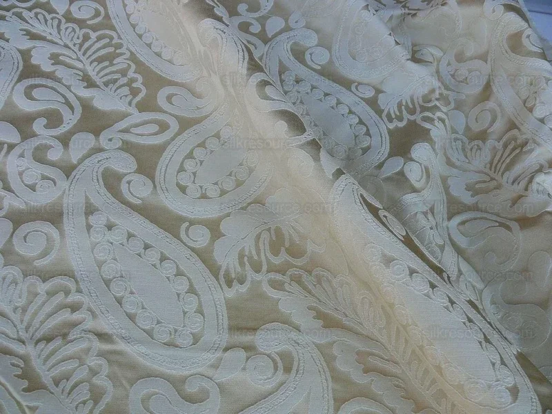 P1610739.jpg Scalamandre Angelique Paisley Silk Damask ivory Cream MSRP USD298/y