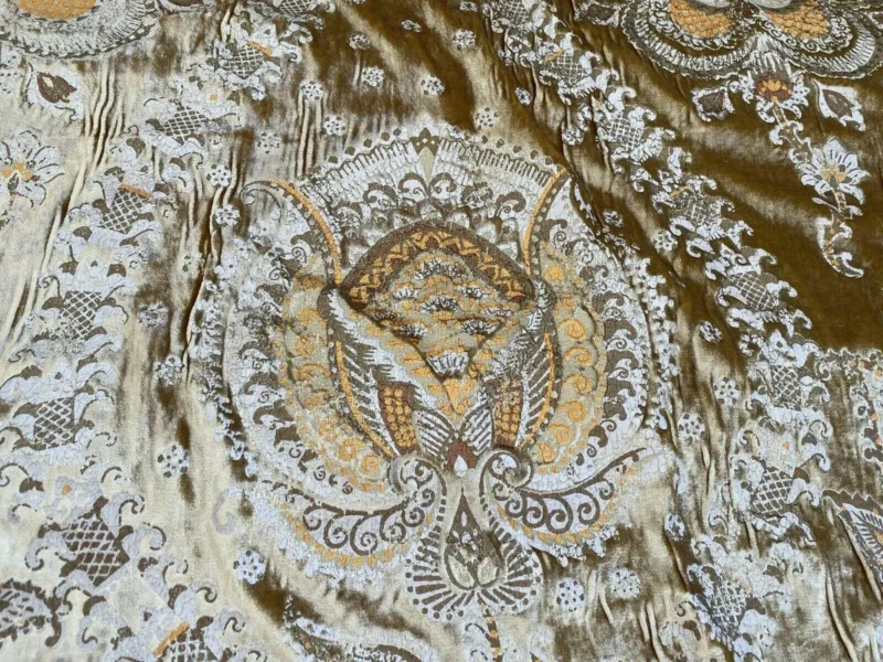 1.5Y Brunschwig & Fils Octavia Silk Velvet Print “Gold”Pale Char 1.5Y Brunschwig & Fils Octavia Silk Velvet Print “Gold”Pale Char
