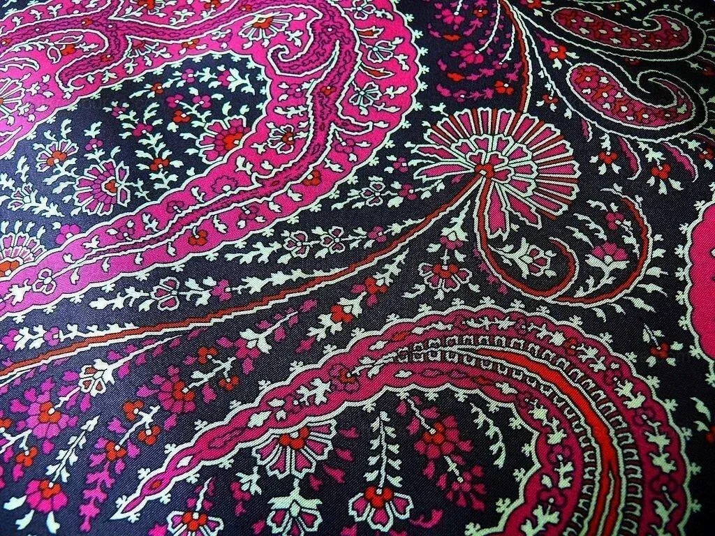 Scalamandre Jaipur Paisley Cotton Satin Framboise Pink Black Italy MSRP USD 190/Y