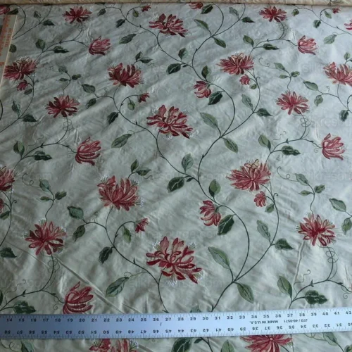 2.52Y LEE JOFA GP&J BAKER HONEYSUCKLE SILK EMBROIDERY RED GREEN 2.52Y LEE JOFA GP&J BAKER HONEYSUCKLE SILK EMBROIDERY RED GREEN