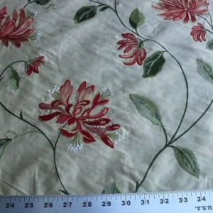 P1630449.jpg 2.52y Lee Jofa Gp&j Baker Honeysuckle Silk Embroidery Red Green