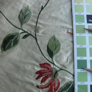 P1630453.jpg 2.52y Lee Jofa Gp&j Baker Honeysuckle Silk Embroidery Red Green