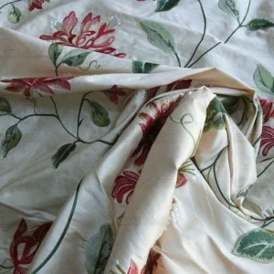 P1630455.jpg 2.52y Lee Jofa Gp&j Baker Honeysuckle Silk Embroidery Red Green