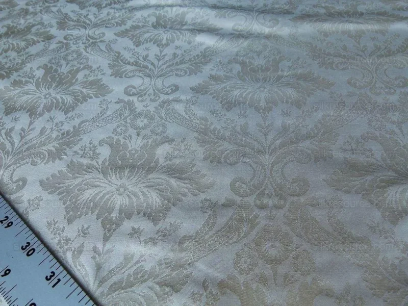 P1000635.jpg Kravet 100% Silk Damask Small Renaissance Petite Damask Cream Pale Gold 24695.1 MSRP USD 197/Y