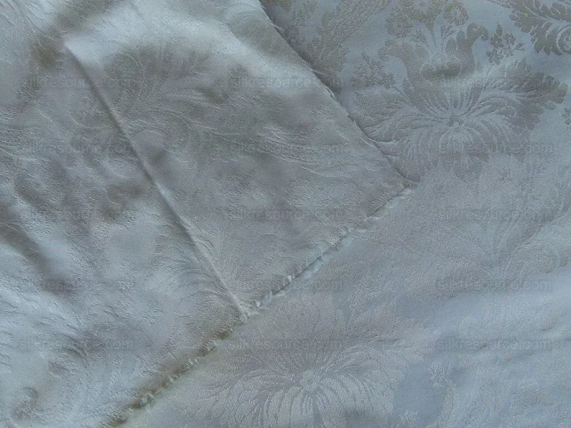 P1000638.jpg Kravet 100% Silk Damask Small Renaissance Petite Damask Cream Pale Gold 24695.1 MSRP USD 197/Y