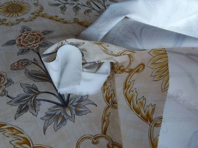 P1010232.jpg Scalamandre Pashmina Vanilla Floral Lattice Cream Gold Pink Green Arabisque Print MSRP USD 358/Y