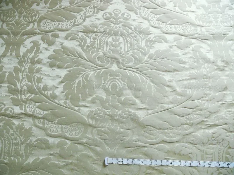 P1340155.jpg Schumacher Italy Damask Classy Renaissance "ecru" Beige Cream