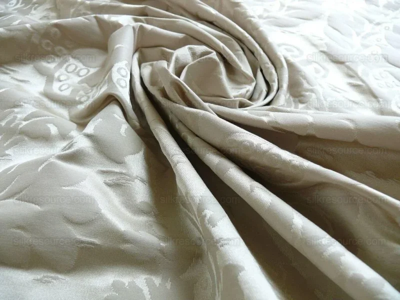 P1340156.jpg Schumacher Italy Damask Classy Renaissance "ecru" Beige Cream