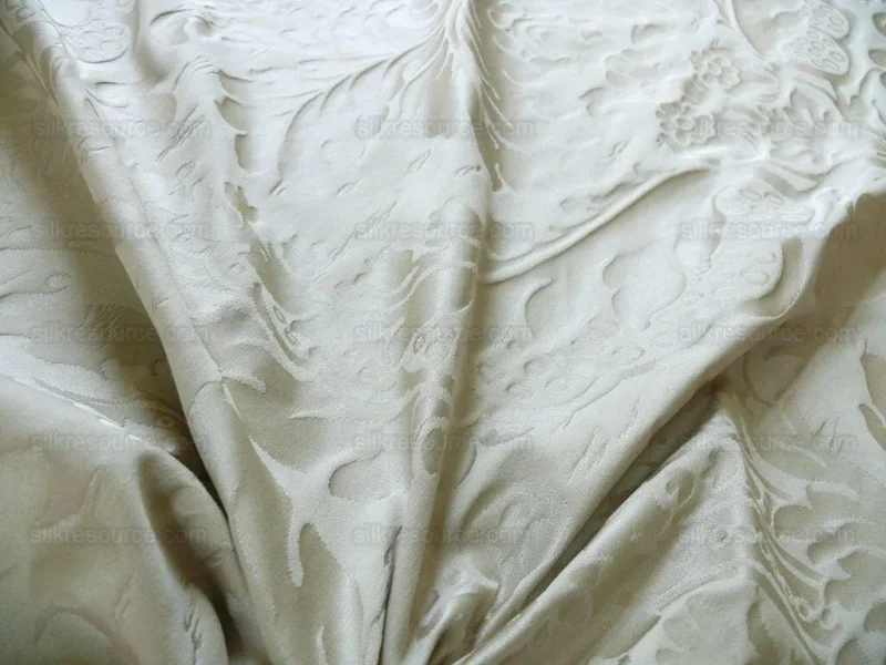 P1340177.jpg Schumacher Italy Damask Classy Renaissance "ecru" Beige Cream