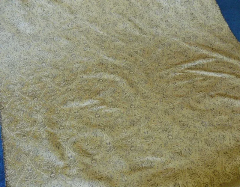 P1520877 Fabricut Federo 100% Silk Lampas Ren Medallion/artichoke- Gold