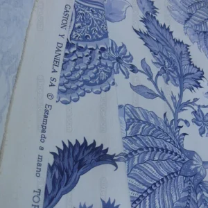products-P1600177.jpg Scalamandre Gaston Y Daniela Paradise Horizon Blue Ispahan White Large Jacobean Persian Tulip Print  From Spain